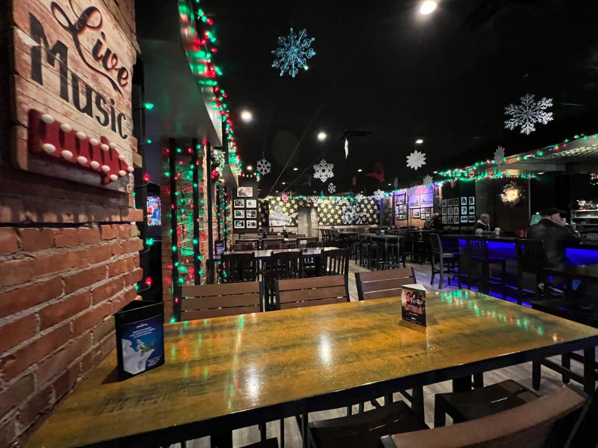 Commercial Hotel Edmonton Zewnętrze zdjęcie