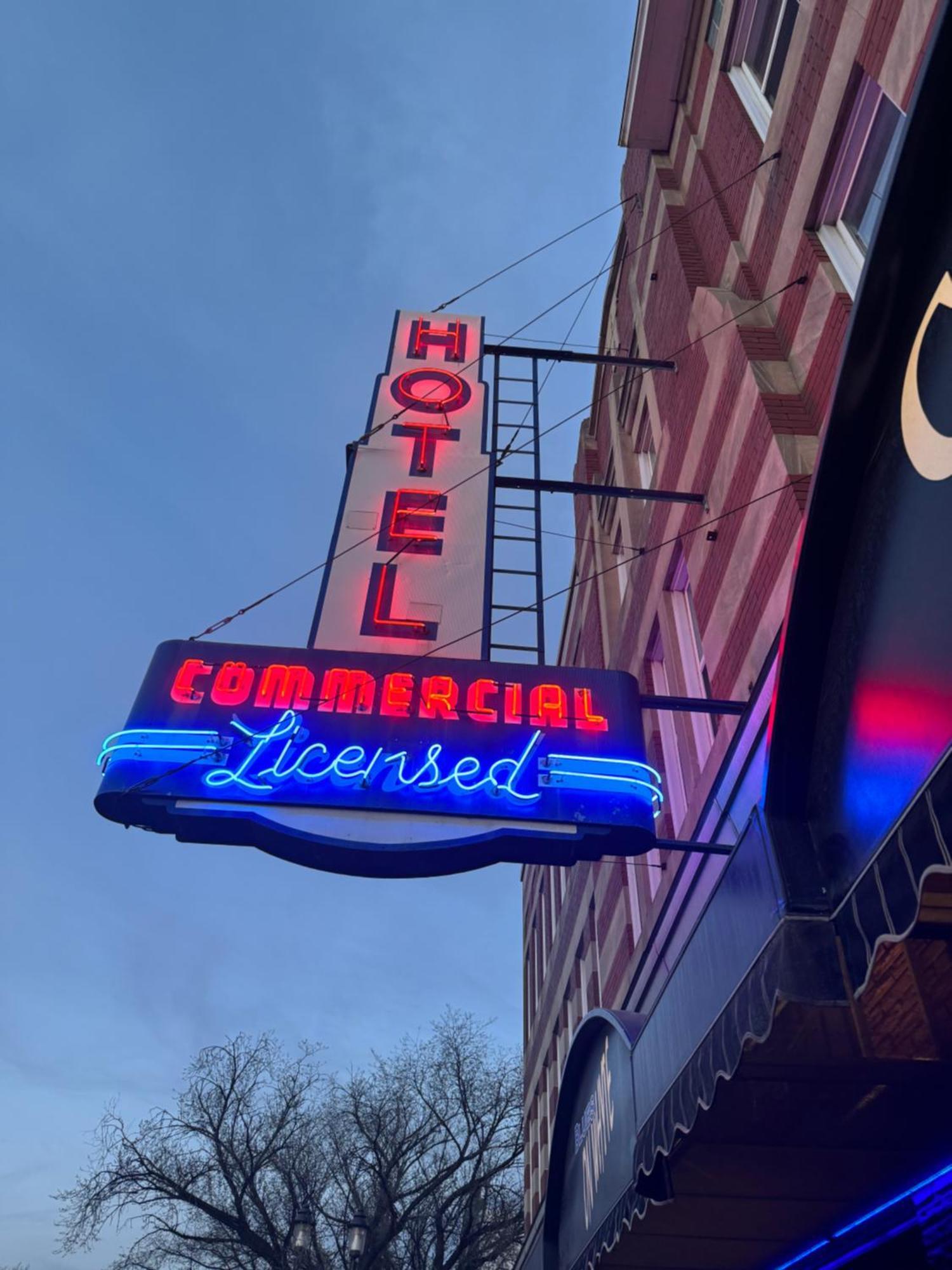Commercial Hotel Edmonton Zewnętrze zdjęcie